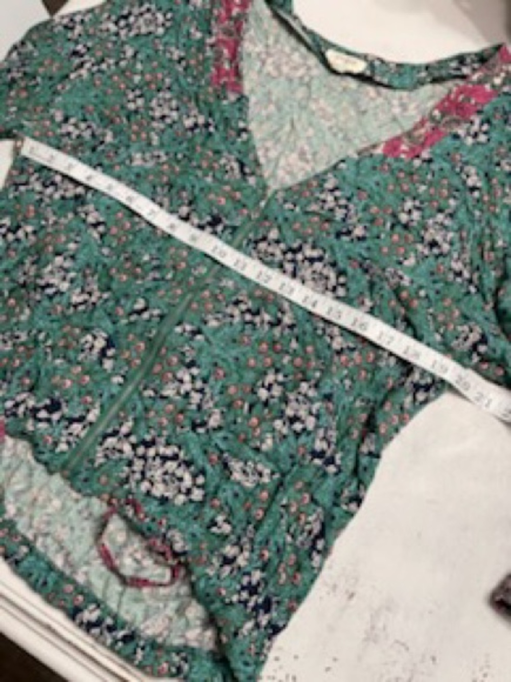 Umgee large Green Floral V-Neck Women's Blouse - Picture 3 of 6